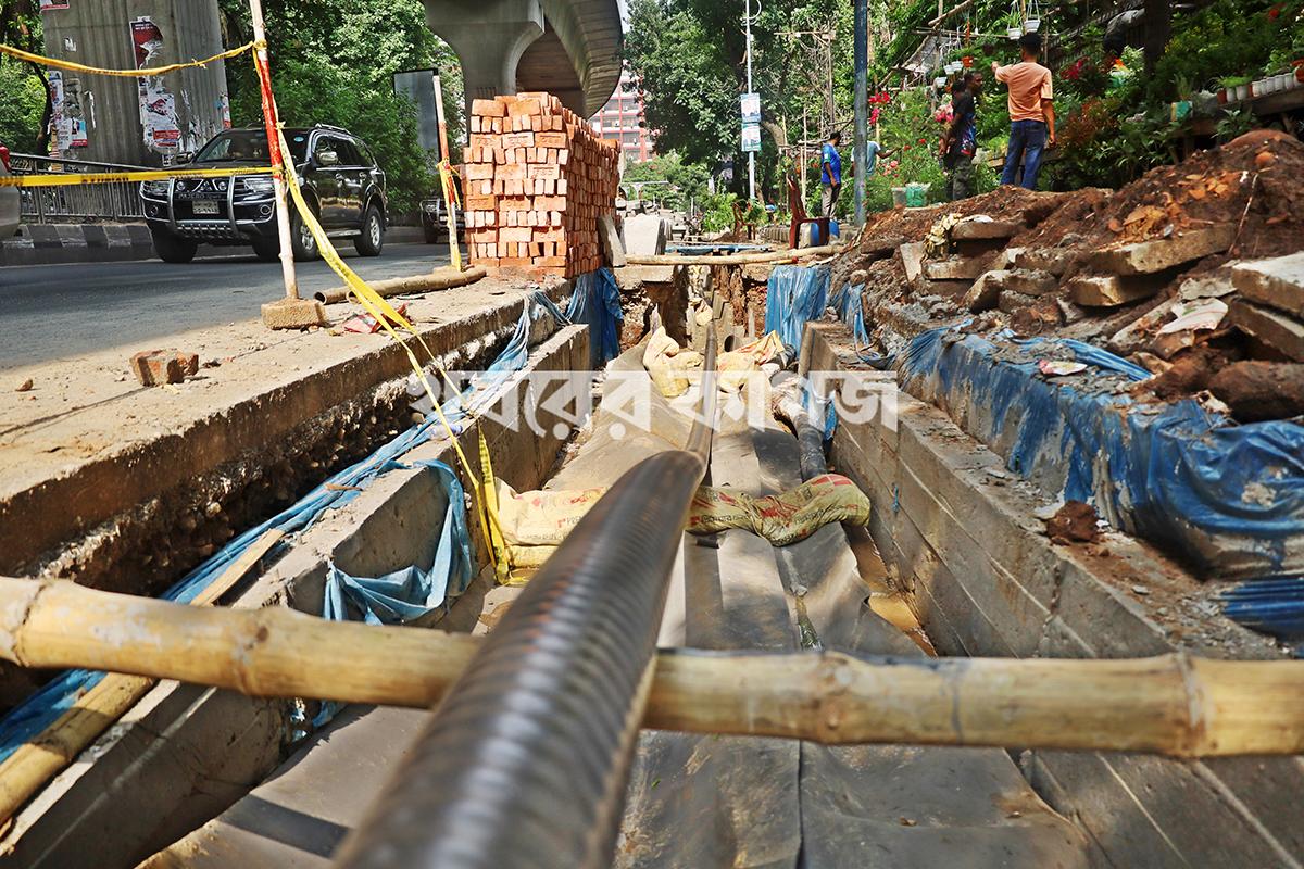 কার্জন হলের সামনের সড়ক